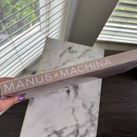 Manus x Machina: Fashion in an Age of Technology by Andrew Bolton - Picture 2 of 2